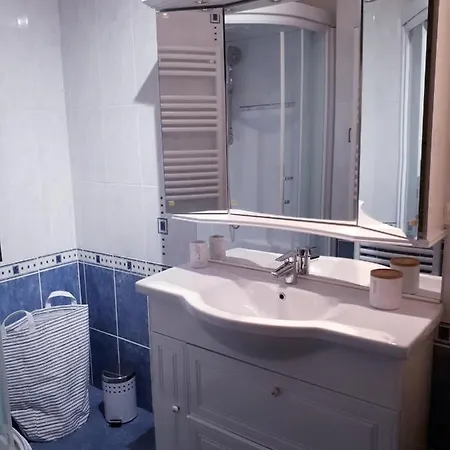 Edouard Grimaux Apartment *